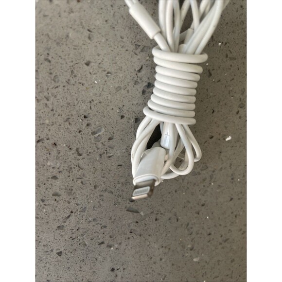 Apple EarPods Lightning Connector In Ear Canal A1748 MWTY3AM/A - Original - Picture 3 of 8